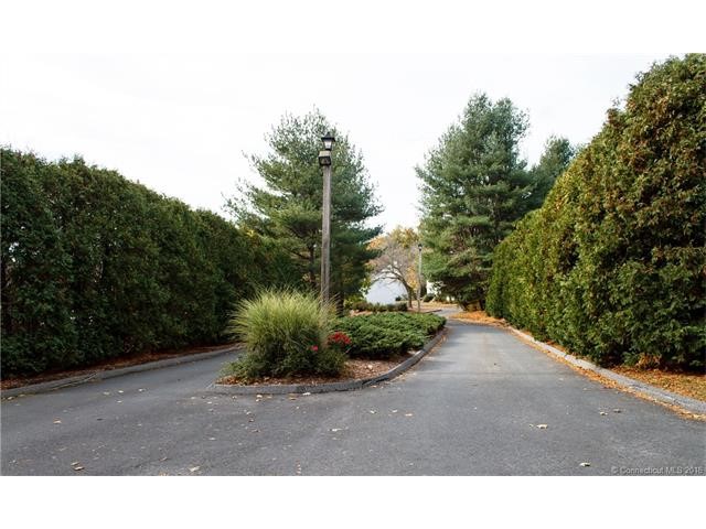 20Southgate Dr #20, Glastonbury, CT 06073