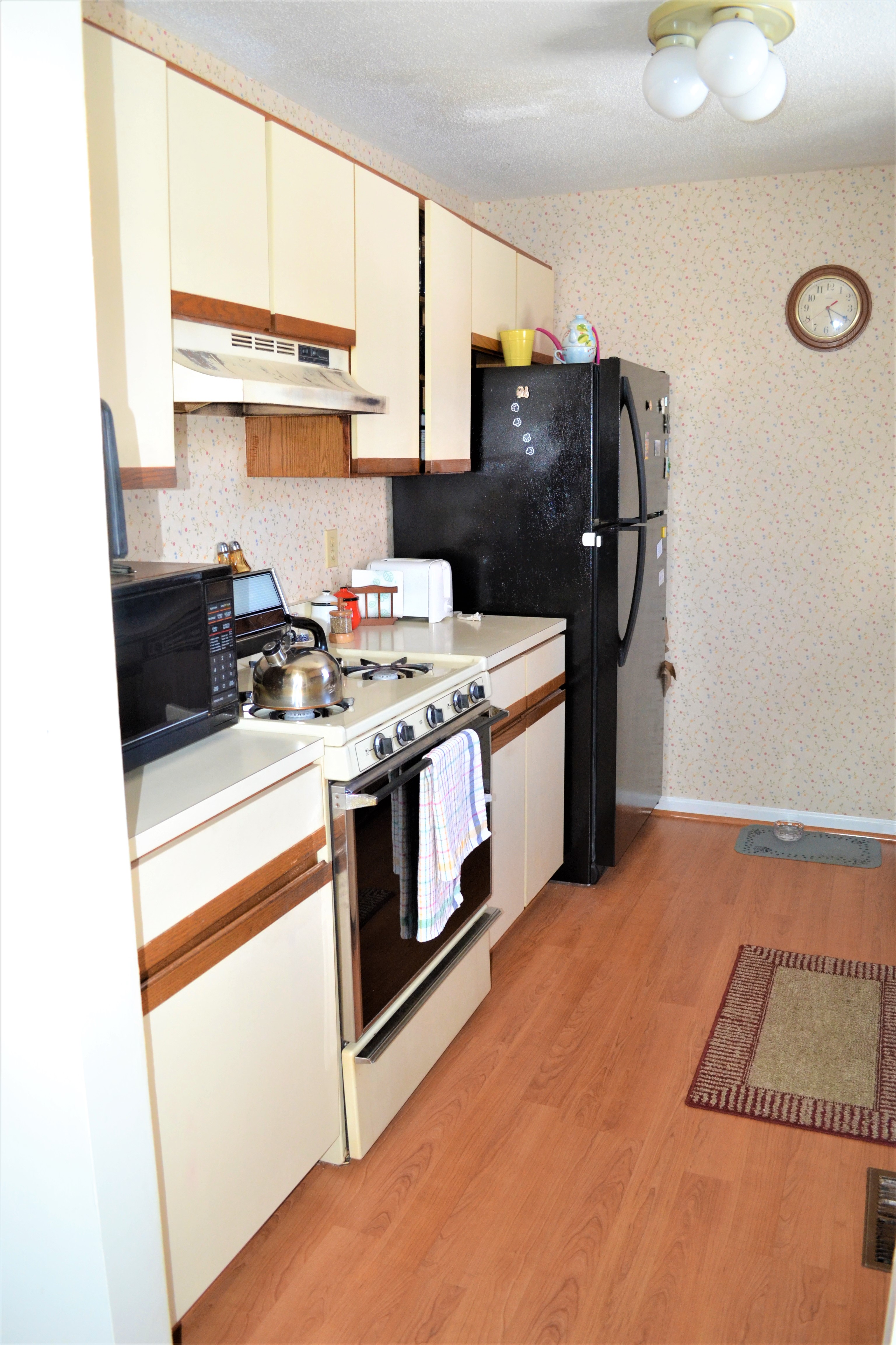 18 Southgate Drive, South Glastonbury, CT 06073