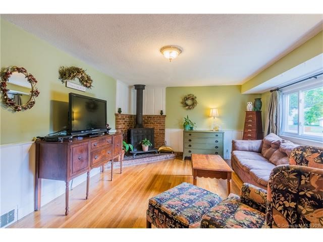 100Robert Dr, S Windsor, CT 06074