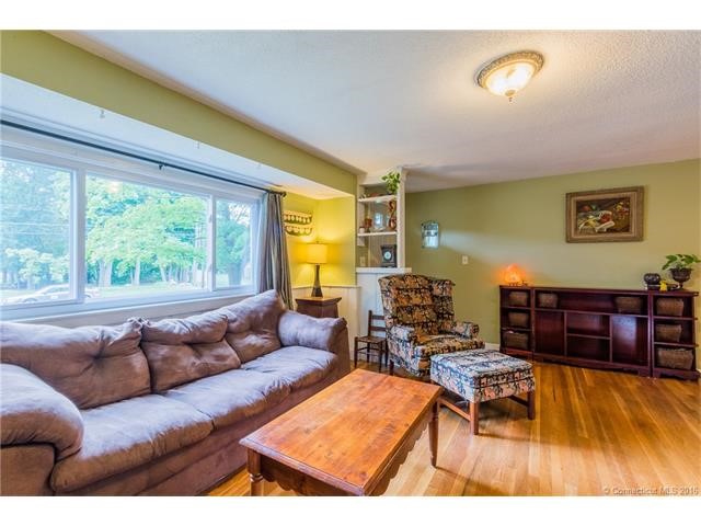 100Robert Dr, S Windsor, CT 06074