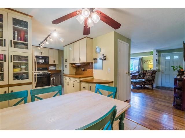 100Robert Dr, S Windsor, CT 06074
