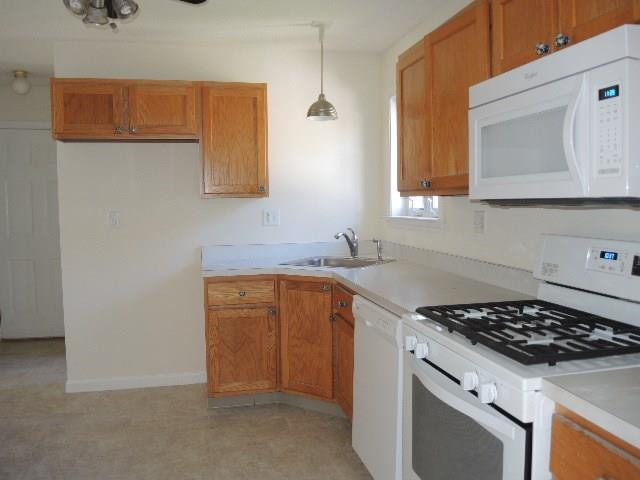 2 Sedgewick Cir, S Windsor, CT 06074