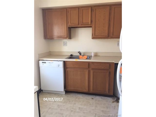 48 Candlewood Dr, S Windsor, CT 06074