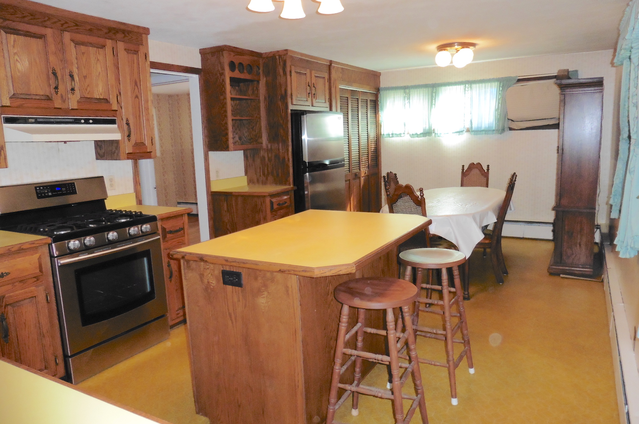 138 Kelly Road, South Windsor, CT 06074