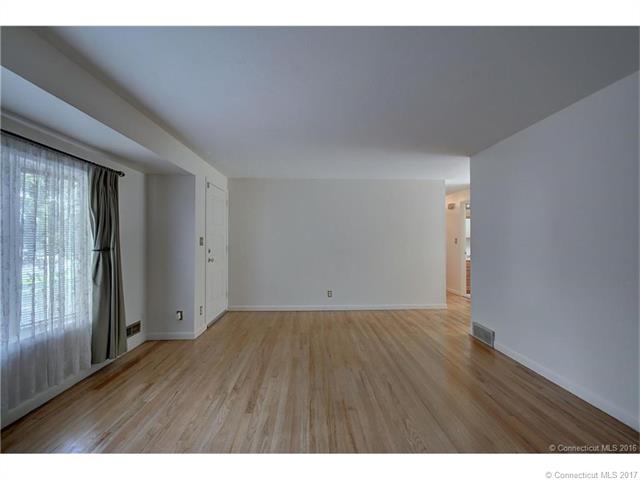 24 Lewis Dr, S Windsor, CT 06074
