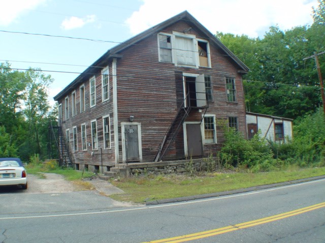 15Crystal Lake Rd, Stafford, CT 06076