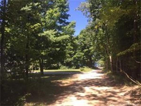 16 Petz, Stafford, CT 06076