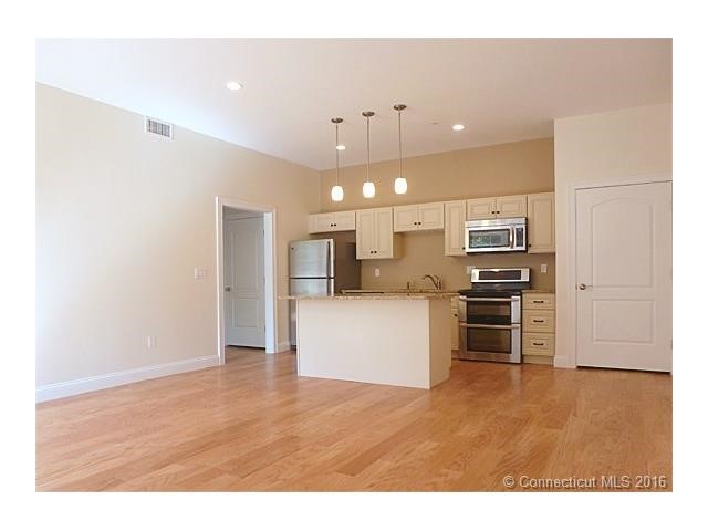 390 2C Boston Neck Rd, Suffield, CT 06078