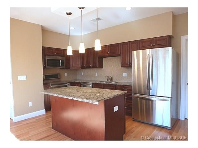 390 2C Boston Neck Rd, Suffield, CT 06078