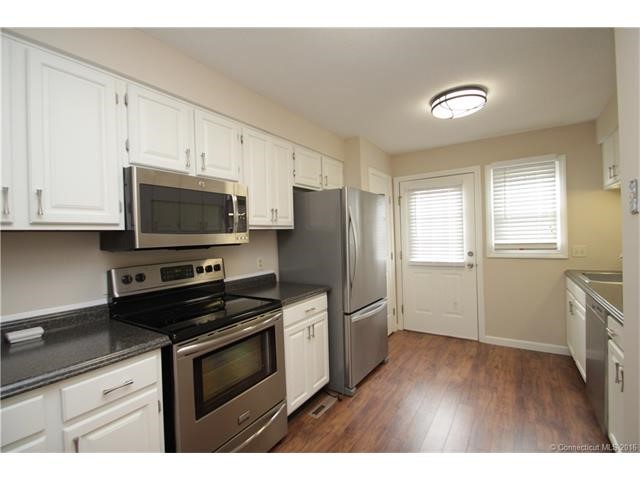 9Daventry Hill Lane #9, Suffield, CT 06078