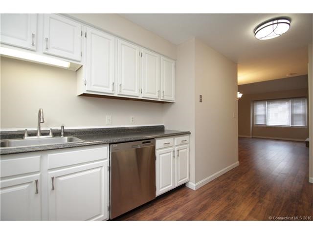 9Daventry Hill Lane #9, Suffield, CT 06078