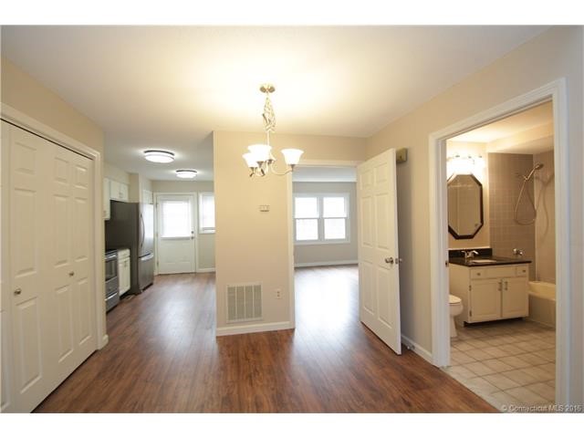 9Daventry Hill Lane #9, Suffield, CT 06078