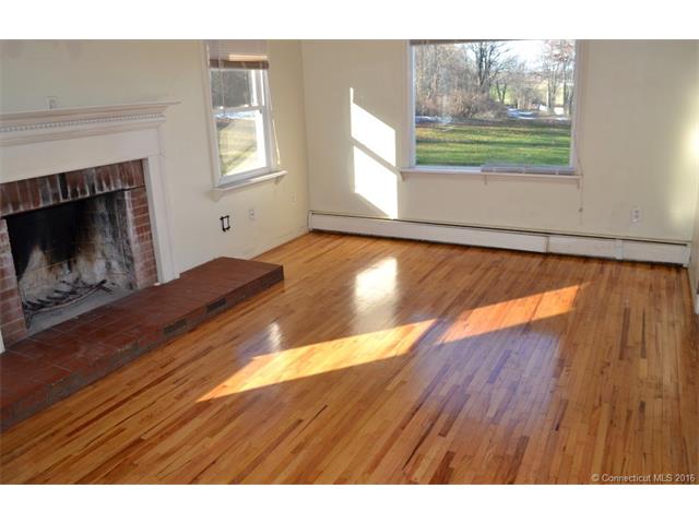 1739 North St, Suffield, CT 06078