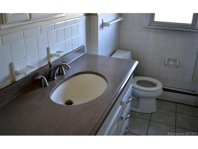 1739 North St, Suffield, CT 06078