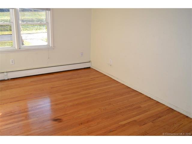 1739 North St, Suffield, CT 06078