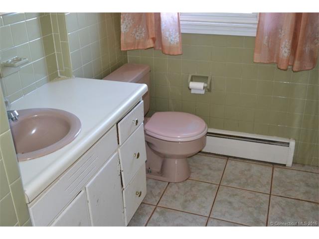 1739 North St, Suffield, CT 06078