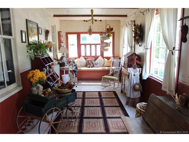 19East St S, Suffield, CT 06078