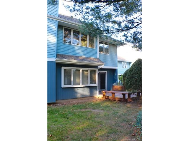 140E Grayling Ln #140, Suffield, CT 06078