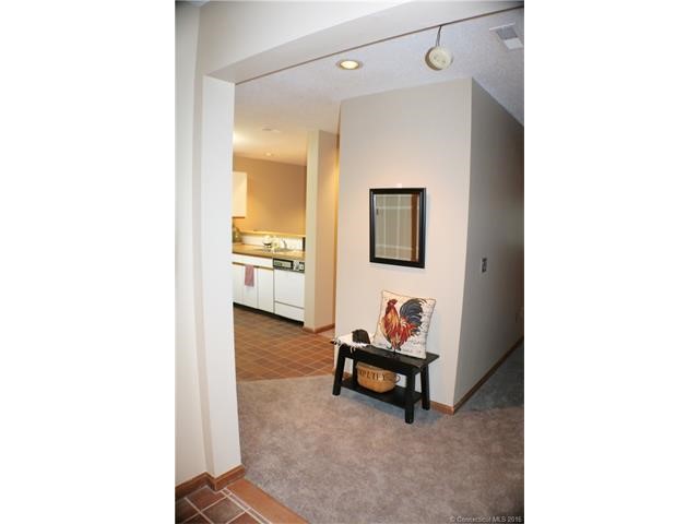 140E Grayling Ln #140, Suffield, CT 06078