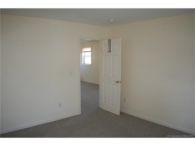 124Pearl St #124A, Enfield, CT 06082