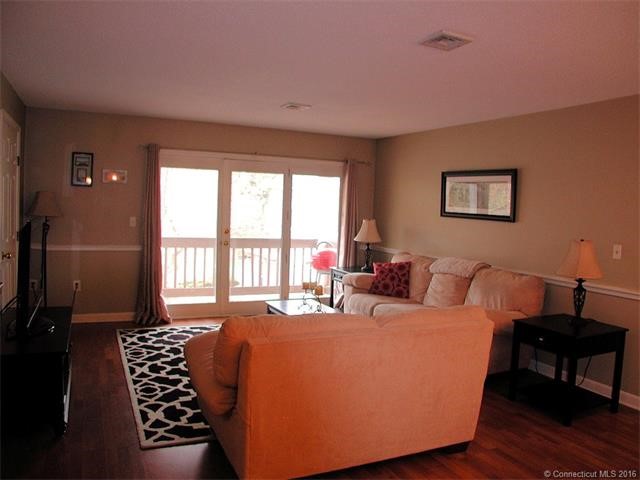 212Ashmead Commons #212, Enfield, CT 06082