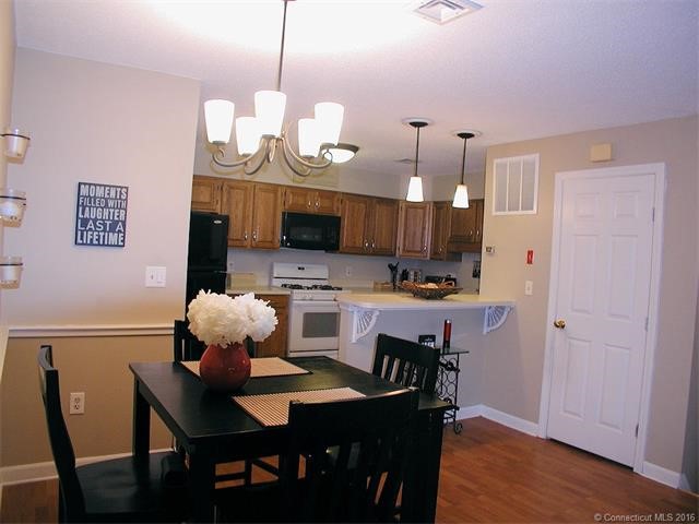 212Ashmead Commons #212, Enfield, CT 06082