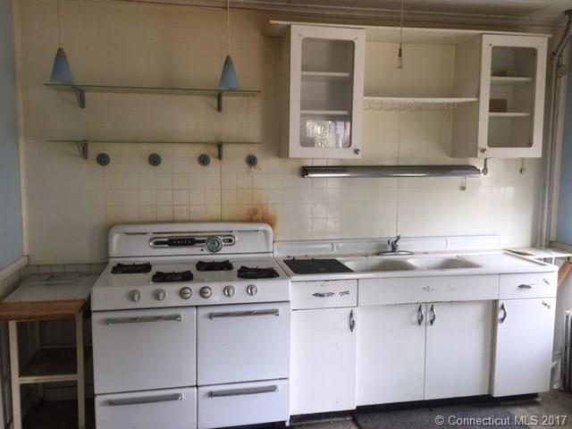 44 Walnut St, Enfield, CT 06082