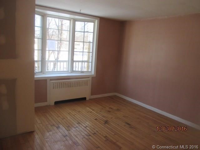 39Roosevelt Blvd, Enfield, CT 06082