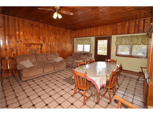 17Carl St, Enfield, CT 06082