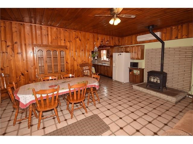 17Carl St, Enfield, CT 06082