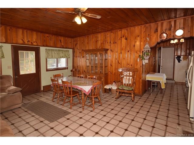 17Carl St, Enfield, CT 06082