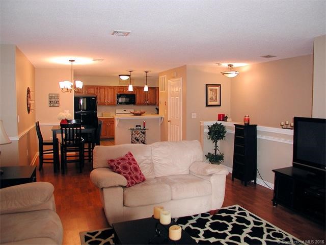 212Ashmead Commmons #212, Enfield, CT 06082
