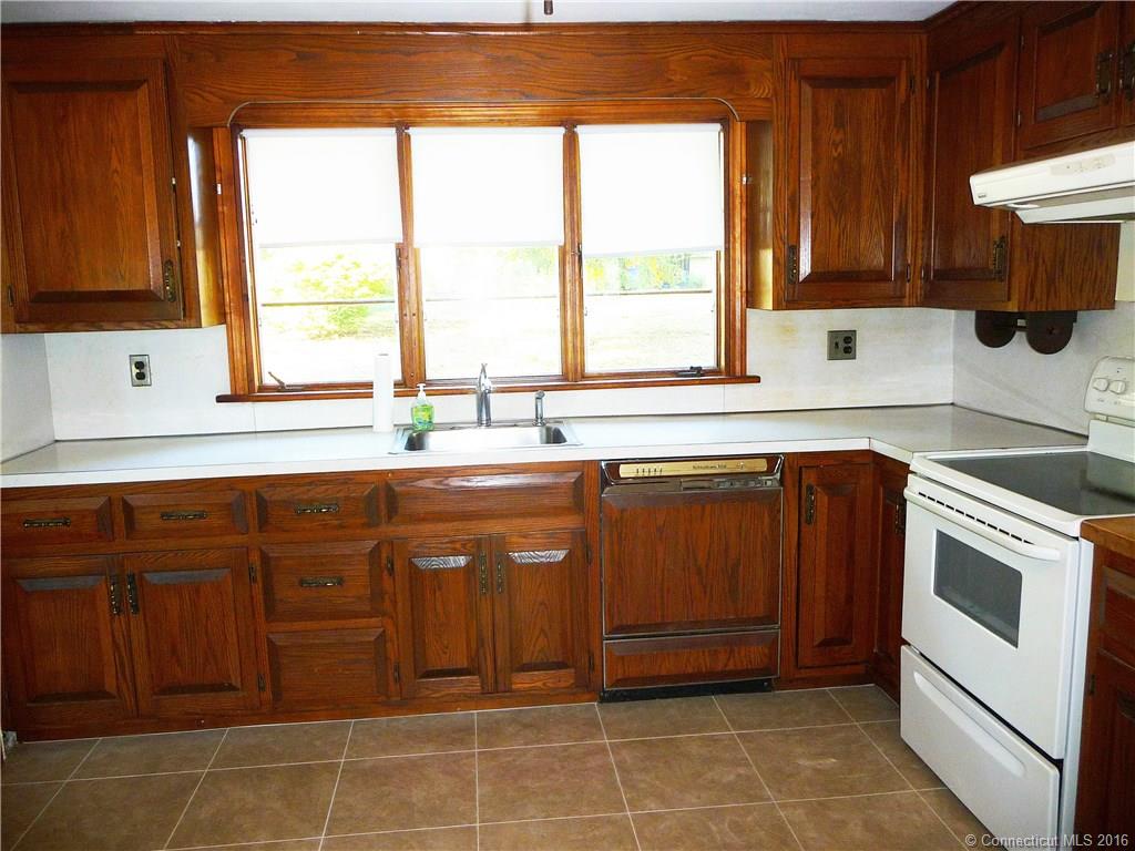 16 Catalina Dr, Enfield, CT 06082