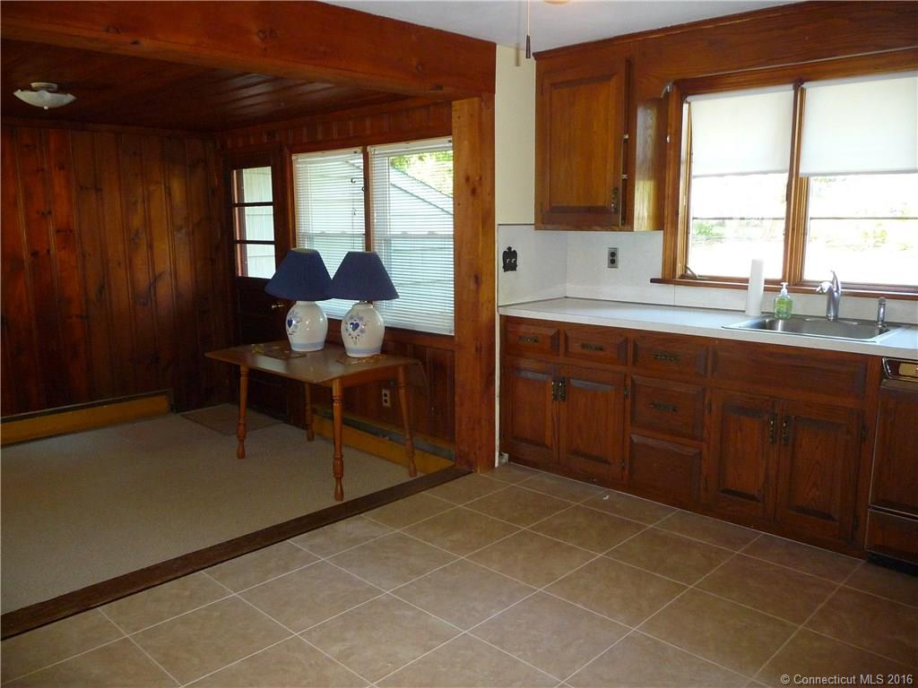 16 Catalina Dr, Enfield, CT 06082