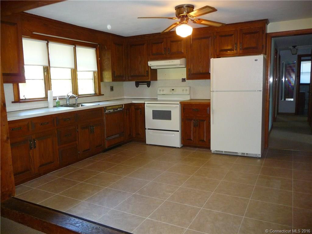 16 Catalina Dr, Enfield, CT 06082