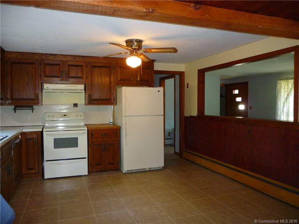 16 Catalina Dr, Enfield, CT 06082