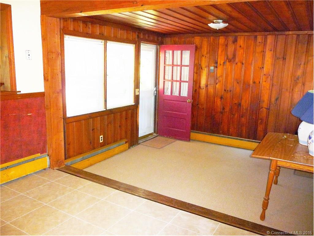 16 Catalina Dr, Enfield, CT 06082