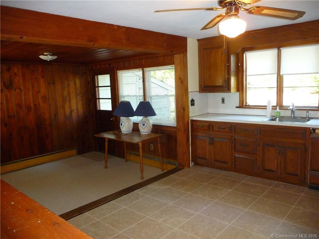 16 Catalina Dr, Enfield, CT 06082