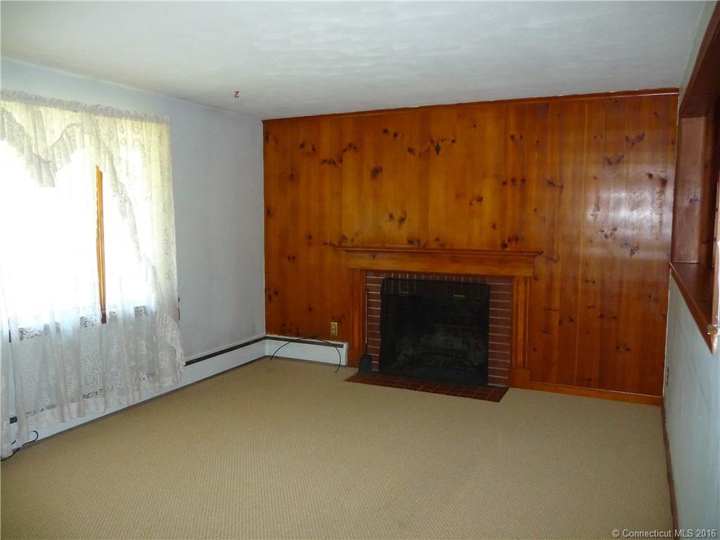 16 Catalina Dr, Enfield, CT 06082