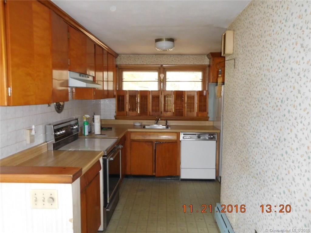 12 Debbie Ln, Enfield, CT 06082