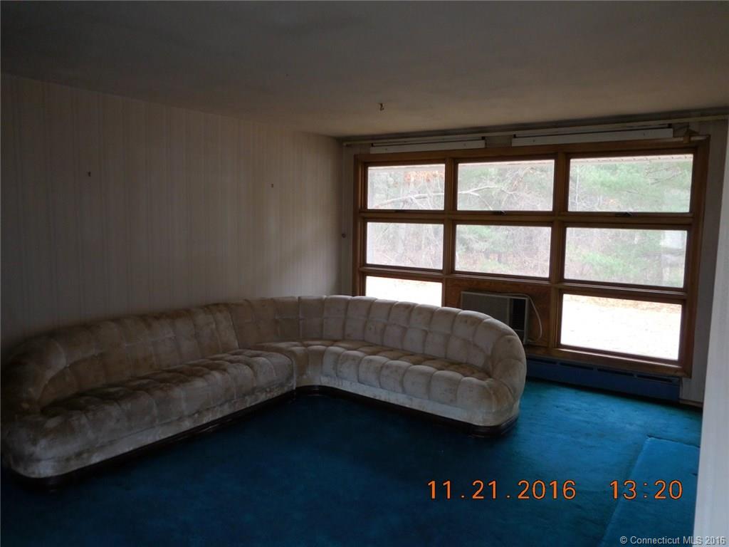 12 Debbie Ln, Enfield, CT 06082