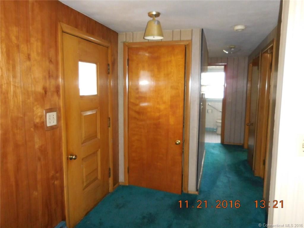 12 Debbie Ln, Enfield, CT 06082