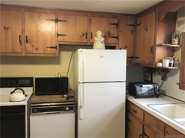 2Stephen Dr, Enfield, CT 06082
