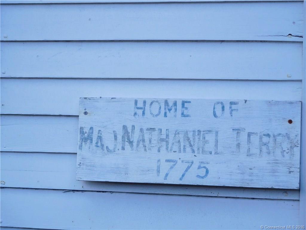 12 Post Office Rd, Enfield, CT 06082