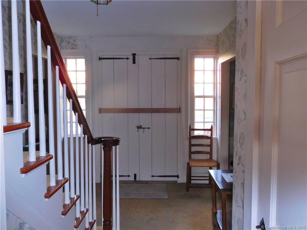 12 Post Office Rd, Enfield, CT 06082