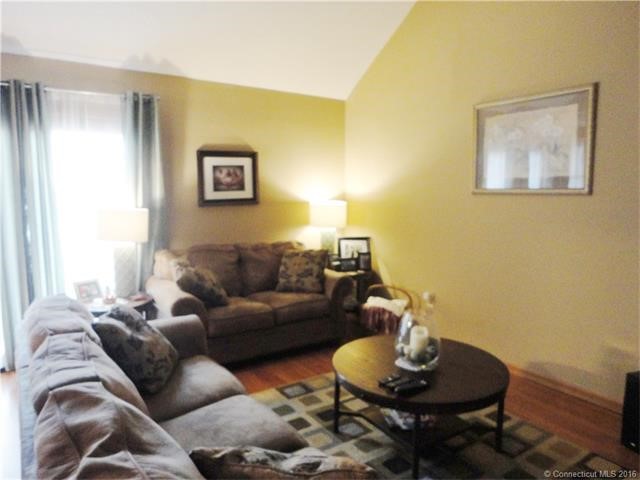 13Elm Mdws #13, Enfield, CT 06082