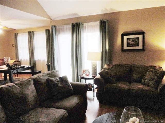 13Elm Mdws #13, Enfield, CT 06082