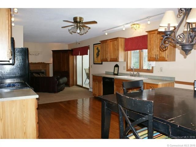 63Foxcroft Rd, Enfield, CT 06082