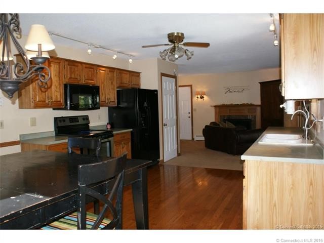 63Foxcroft Rd, Enfield, CT 06082