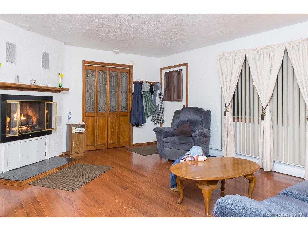 37 Arbor Rd, Enfield, CT 06082